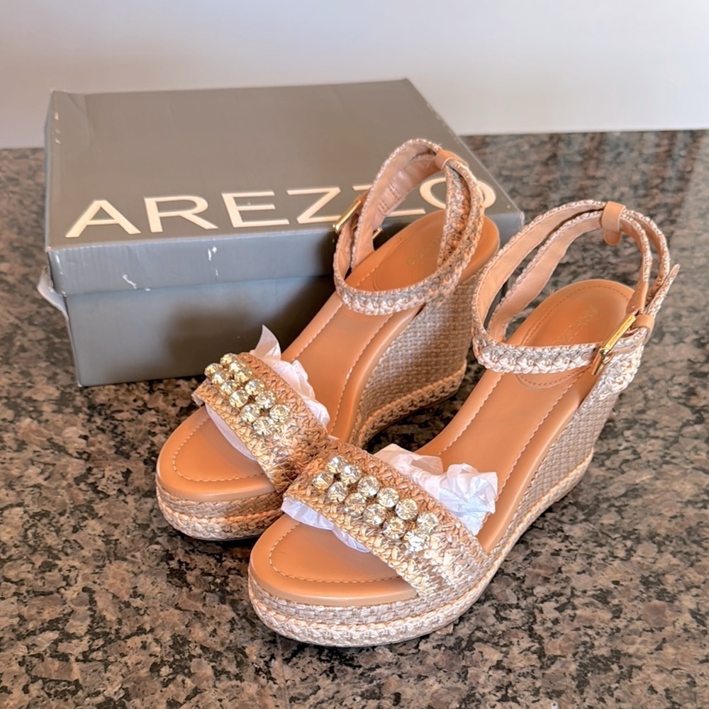 Arezzo Women's Tan Wedge platform Sandals NIB 9